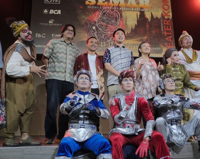 Teater Koma Mencari Semar