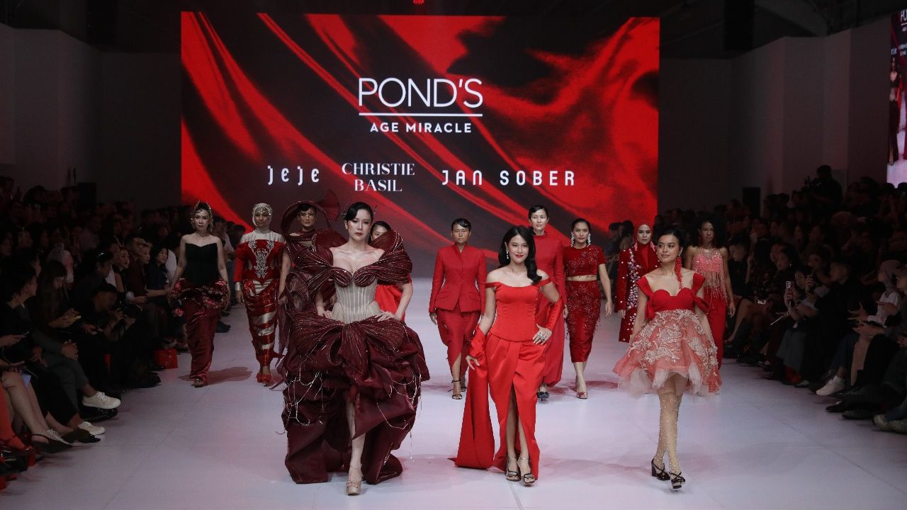 POND’S Age Miracle JFW