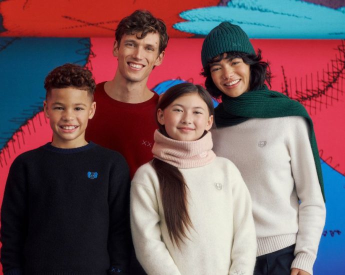 UNIQLO KAWS