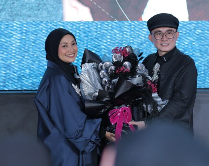 MAKE OVER X RINALDY YUNARDI