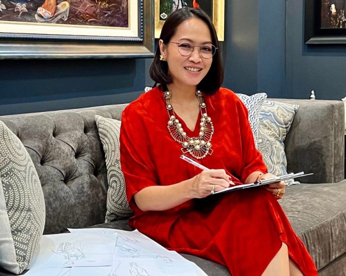 Vera Anggraini Desainer Kebaya